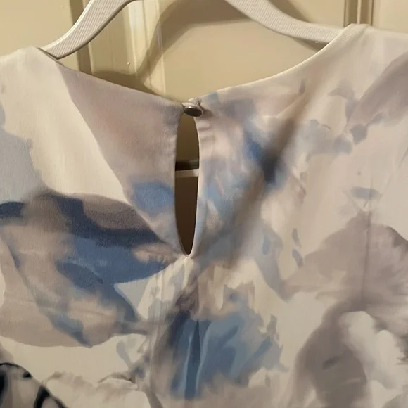 A Pretty Calvin Klein Top! - Picture 9 of 12